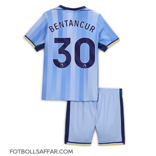 Tottenham Hotspur Rodrigo Bentancur #30 Bortadräkt Barn 2024-25 Kortärmad (+ Korta byxor)